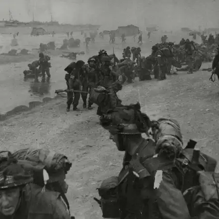 52300 - D-Day Juno Beach - British Troops Landing 52300 - D-Day Juno Beach - British Troops Landing