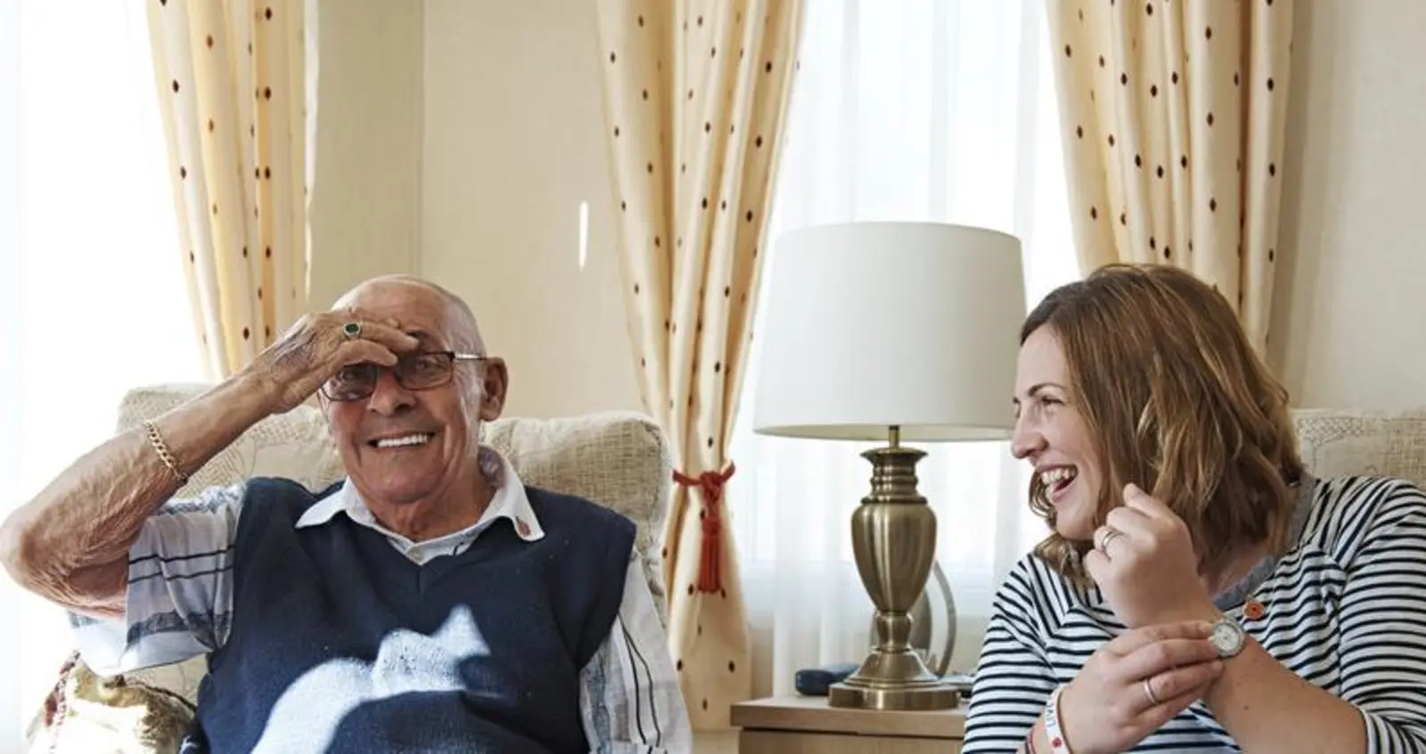 Support_for_Cares_admiral_nurse_hero An Admiral Nurse visiting a veteran at home