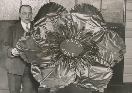 Bill Williams Factory Foreman with the largest poppy ever made