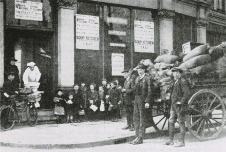 The Poppy Fund helps to feed children in Crouch End, 1922