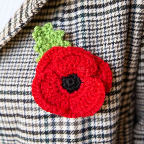 Deramores knitted poppy brooch Deramores knitted poppy brooch