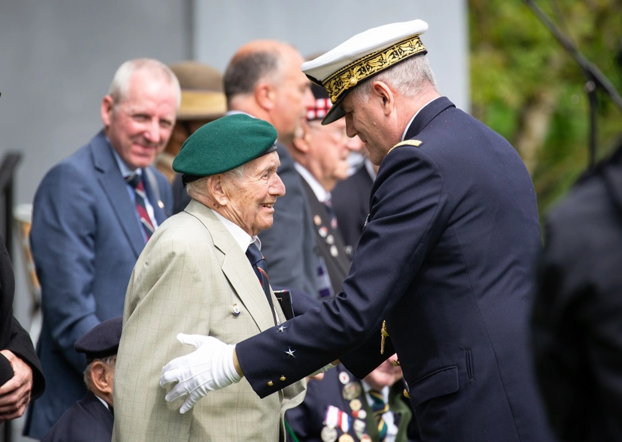 Rear Admiral Luc Pagès presents Légion d'honneur awards to Normandy veterans