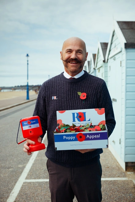 Dave Kelsey with poppies on Brighton seafront Dave Kelsey with poppies on Brighton seafront