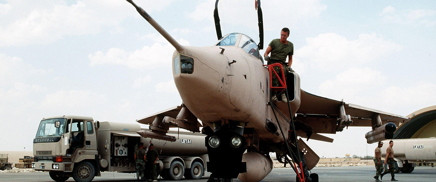 2M8EFE3 Alamy  RAF Jaguar readied for Iraq patrol