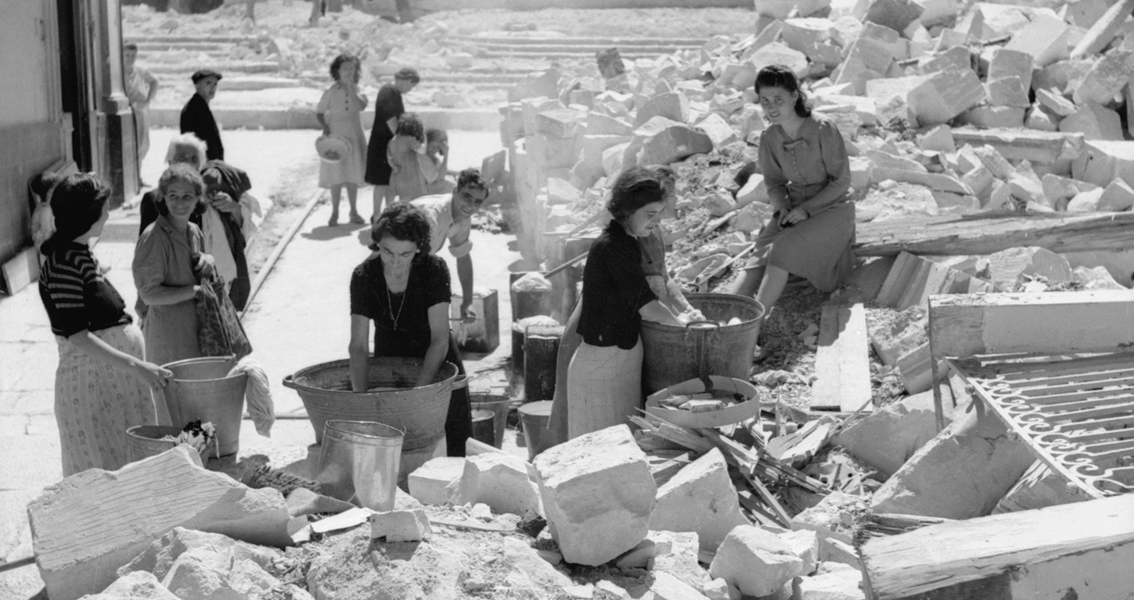 Maltese women washing clothes in the ruins of their homes in Floriana © IWM (GM 904)