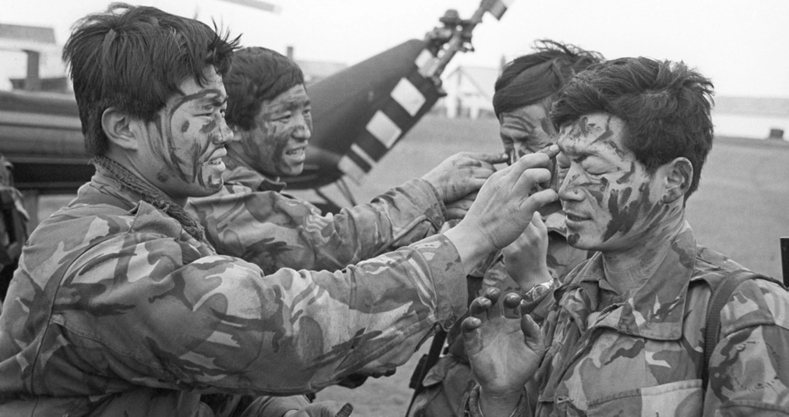 Gurkha troops apply camouflage