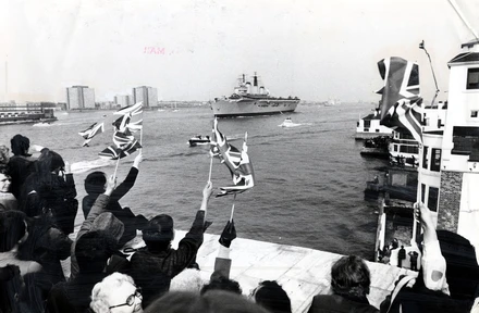 HMS Invincible Leaving Portsmouth, 5th April 1982 HMS Invincible Leaving Portsmouth, 5th April 1982