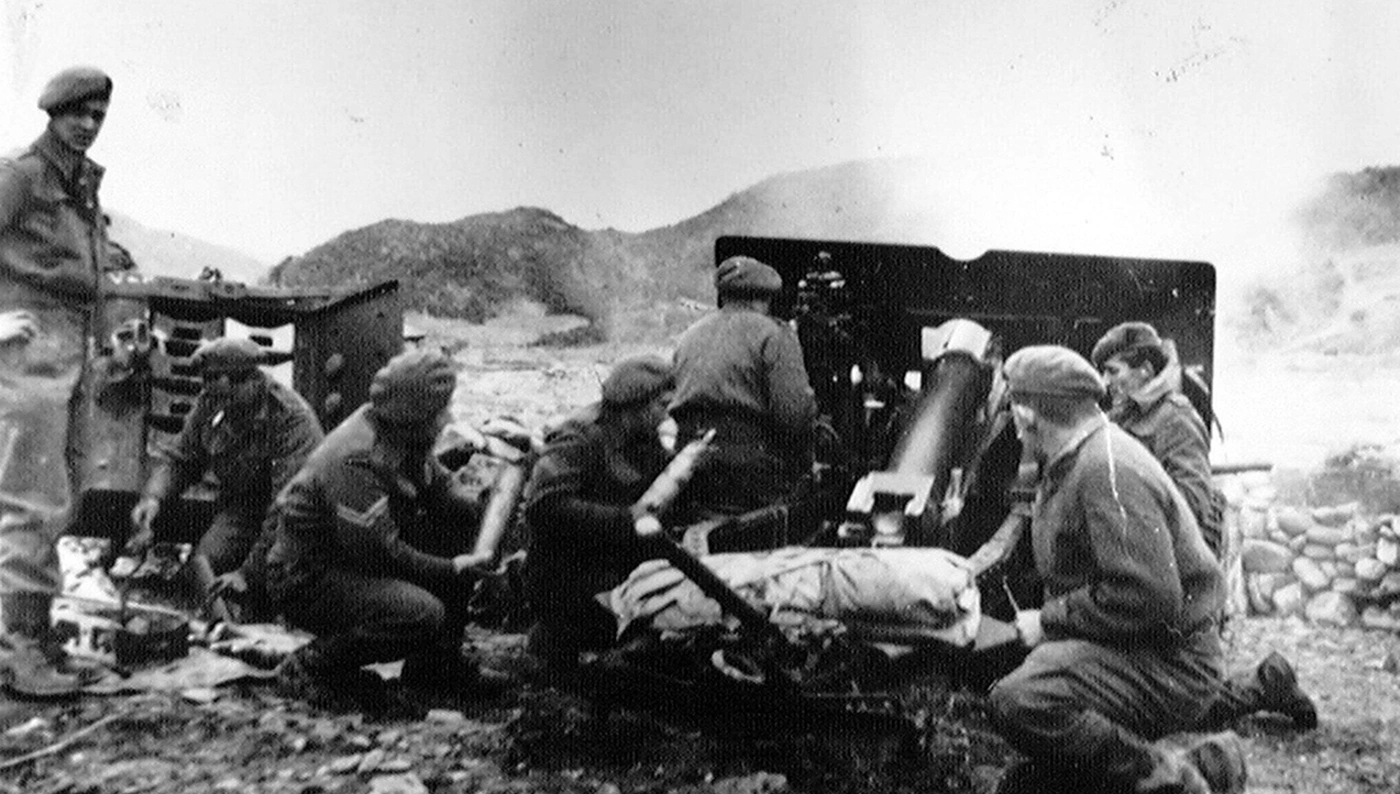 A Royal Artillery 25-pounder gun in Korea - Copyright The National Army Museum 91180 A Royal Artillery 25-pounder gun in Korea - Copyright The National Army Museum 91180