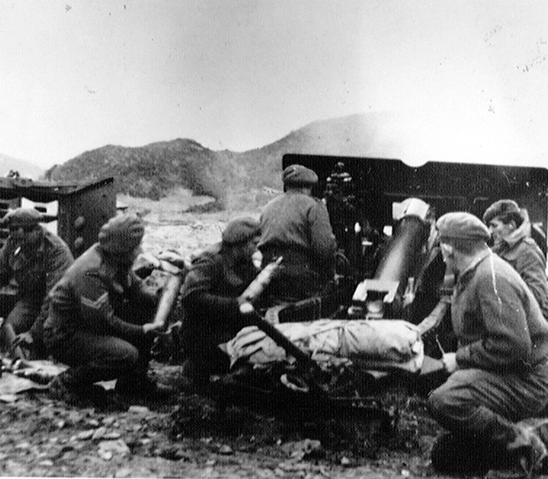 A Royal Artillery 25-pounder gun in Korea - Copyright The National Army Museum 91180 A Royal Artillery 25-pounder gun in Korea - Copyright The National Army Museum 91180