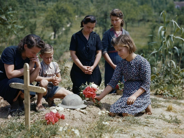 Family places flowers on grave of unknown British soldier killed at Cassino A family places flowers on the grave of an unknown British soldier killed at Cassino.  Credit: ©IWM (TR 001802)