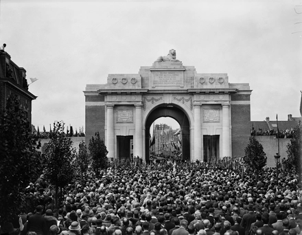 Crowds at the Menin Gate in 1928