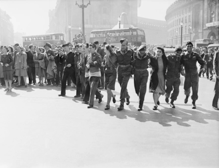 Service personnel in London Piccadilly Circus on VJ Day 1945
