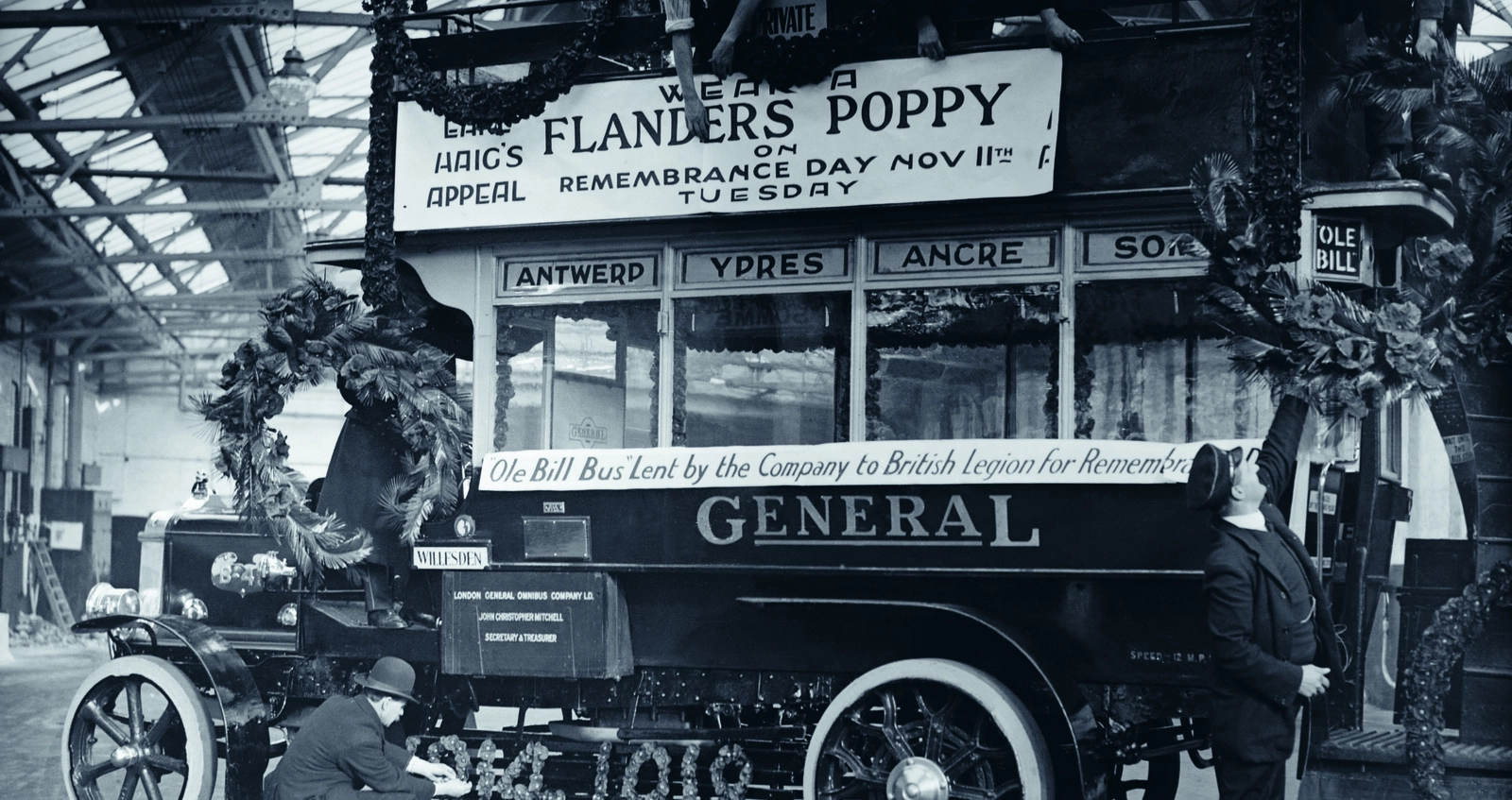 A Poppy Bus on Poppy Day A Poppy Bus on Poppy Day