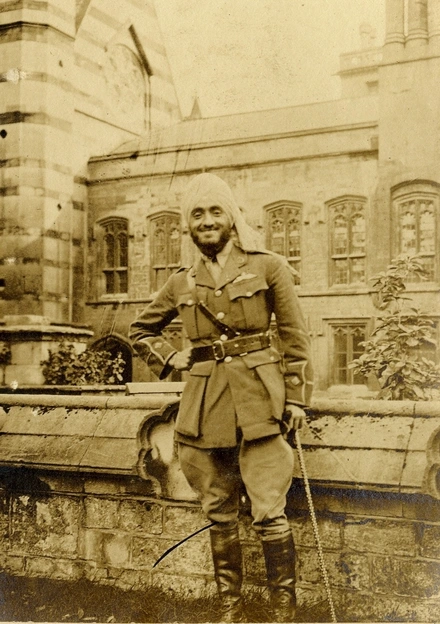 Malik-FFU07-63a Hardit Singh Malik in the gardens at Balliol, looking toward the Old Library