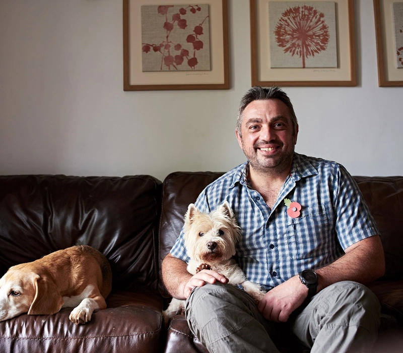 stories_harris_tatakis_dog Veteran Harris Tatakis at home