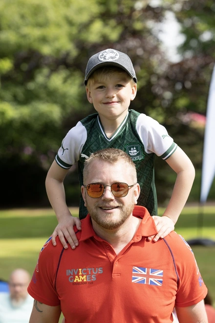 Steve Hooper with one of his sons on his shoulders Steve Hooper with son on his shoulders