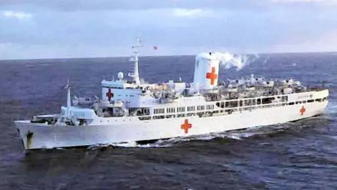Stories_Uganda1982 The Uganda underway in the South Atlantic in June 1982.