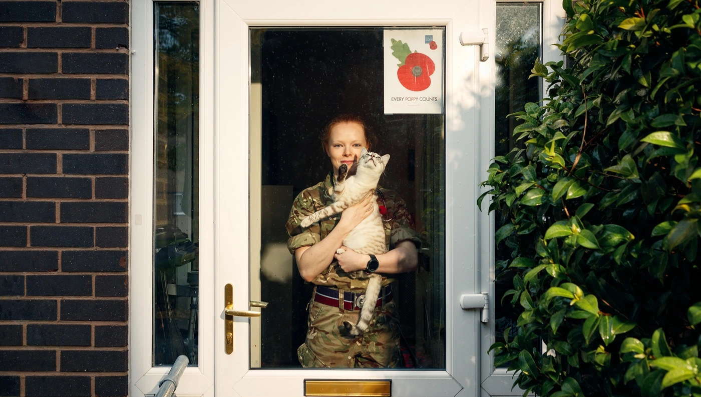 Samantha Rawlinson at home with her cat