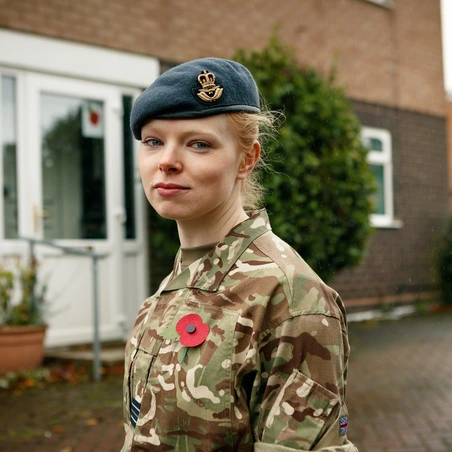 Samantha_Rawlinson_RBL_1571-Edit_HR Samantha Rawlinson outside her home