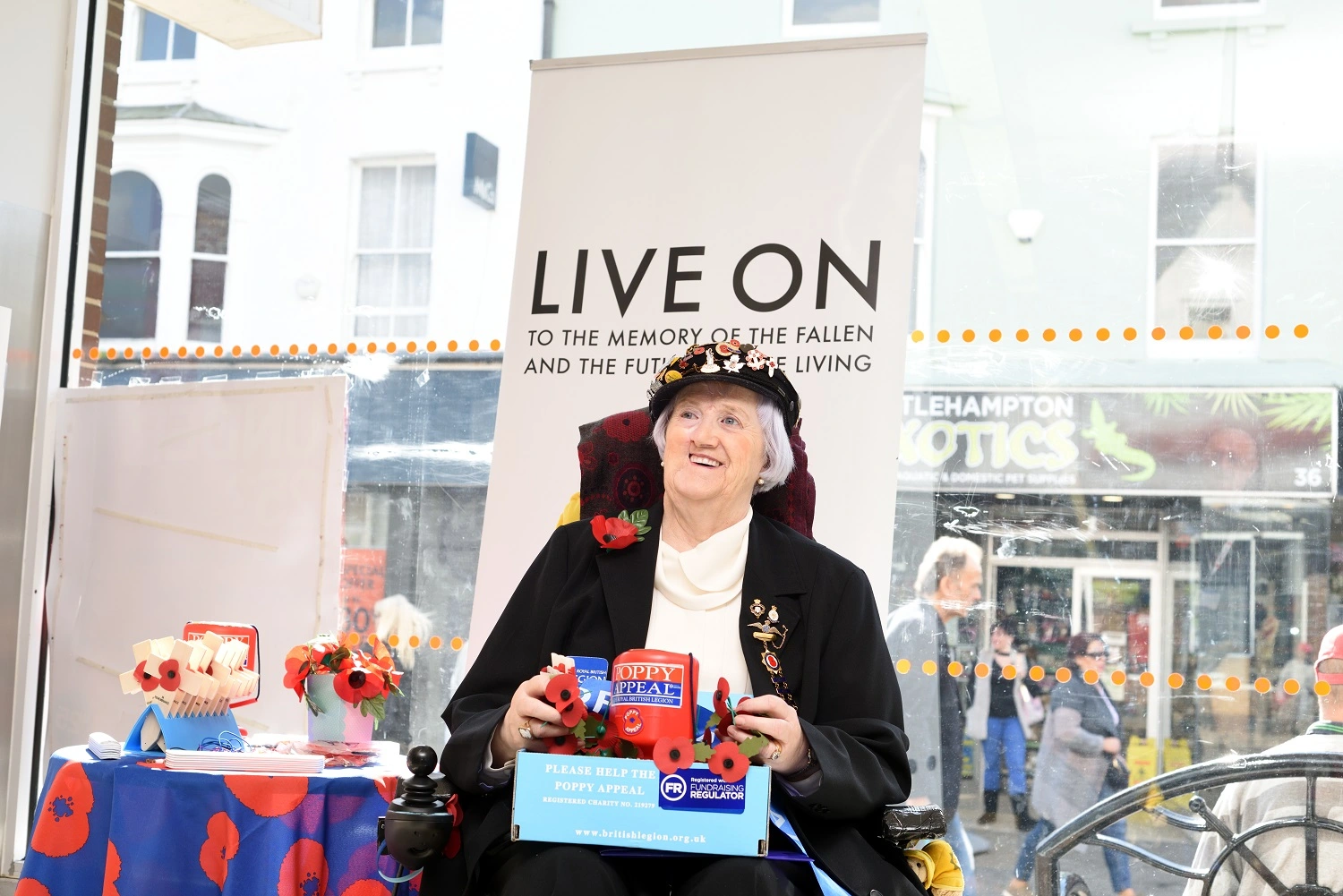 Poppy Appeal collector Daphne Snowden