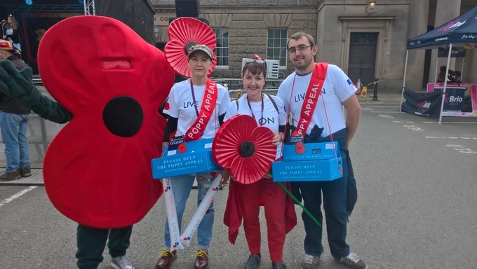 story_poppy_appeal_volunteers_rob_groom_group Poppy Appeal Organiser Rob Groom