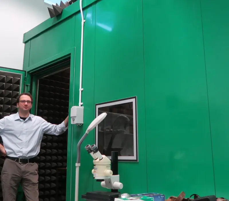 stories_hearing_research_sond_chamber Dr Tobias Reichenbach in the lab