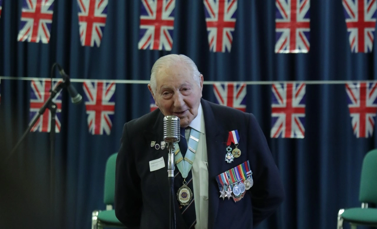 WW2 veteran speaking at an event