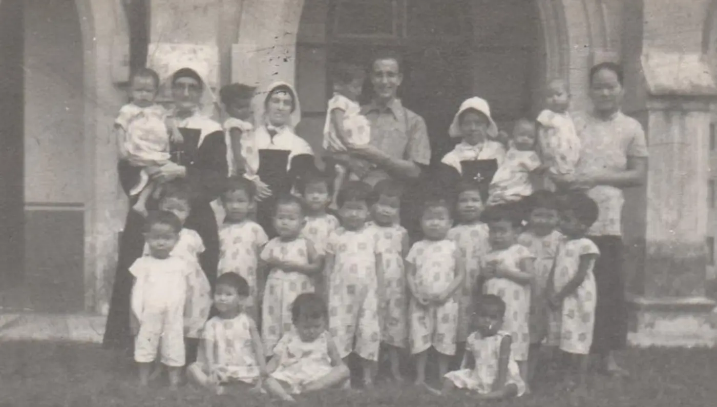 Raffaello with Italian Nuns and Children in Kuala Lumpur Raffaello with Italian Nuns and Children Kuala Lumpur