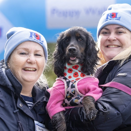two_participants_dog_Poppy_Walk_London_2023-10 Two participants with dog - Poppy Walk London 2023 - 10