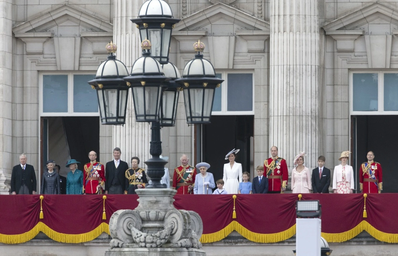 Royal Family on the Buckingham Palace balcony during Platinum Jubilee celebrations