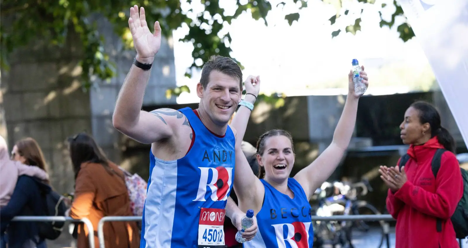 RBL_London_Marathon_2021-129 Runners cheering