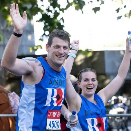 RBL_London_Marathon_2021-129 Runners cheering