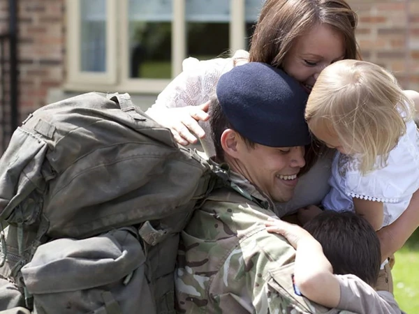 Military father reunited with his family